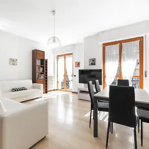 Cenisio M5 Lovely - With Balcony! Milano